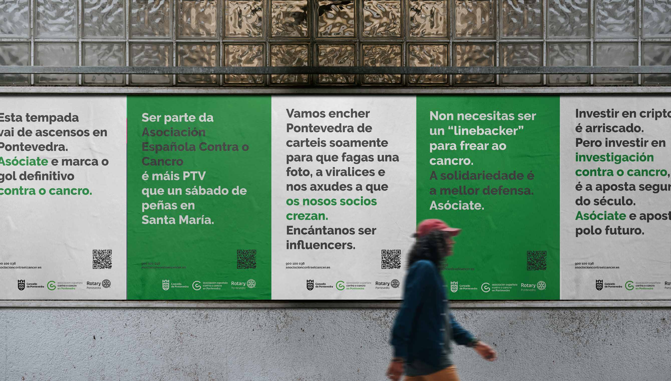 Campaña de la AECC en un soporte exterior de Pontevedra